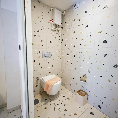 Thanos Hotel *