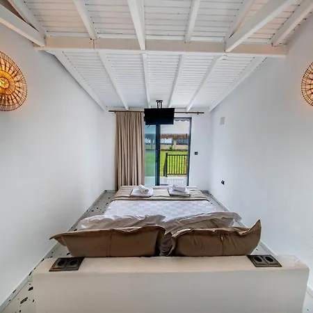 Thanos Hotel *