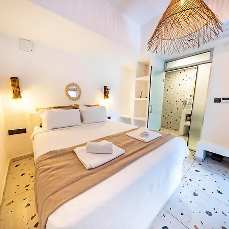 Thanos ホテル ムーラ