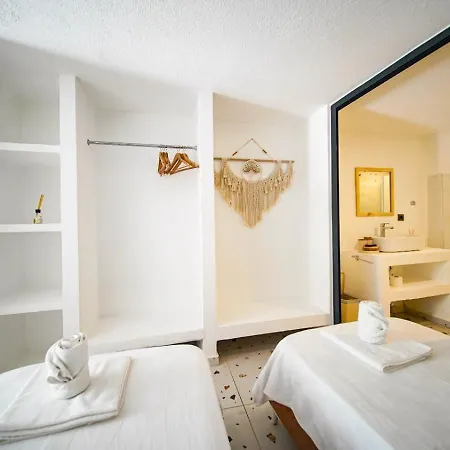 Hotel Thanos *