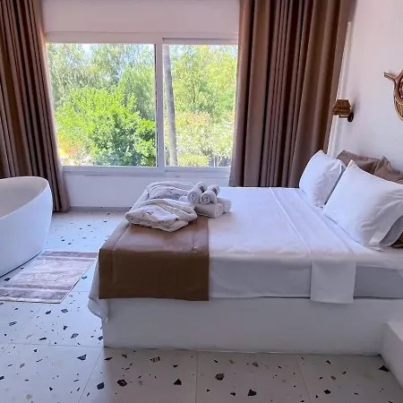Thanos Hotel