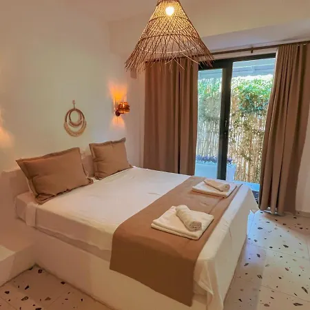 Thanos Hotel *